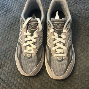 NWT New Balance Fuel Cell 990v6 (kids) size 6.5